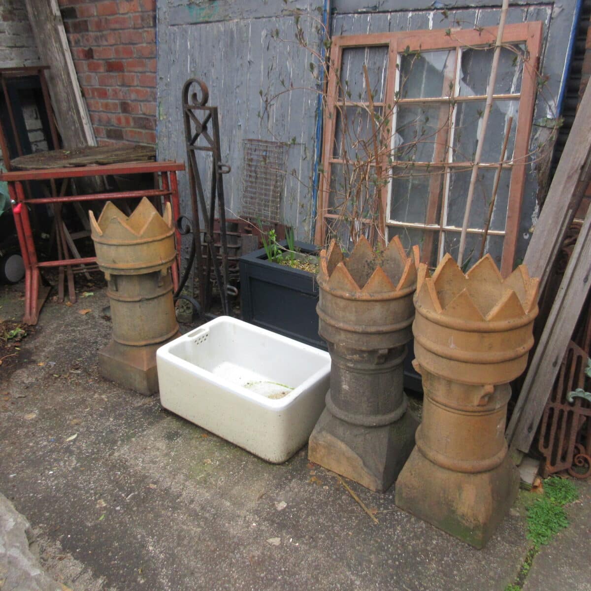 Set of 5 crown chimney pots