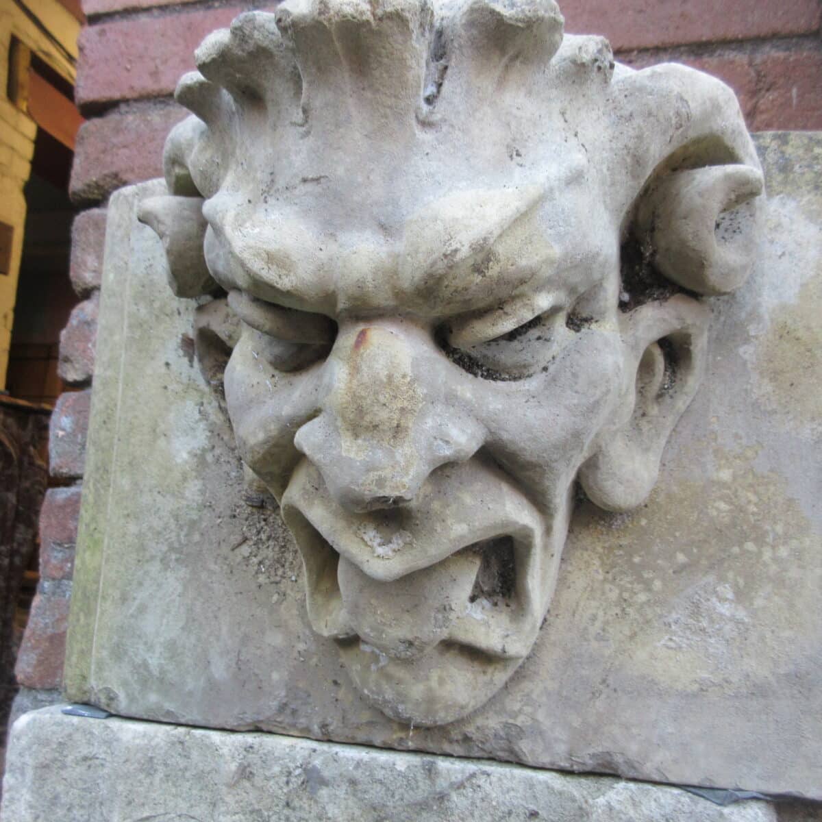 Composition Gargoyle